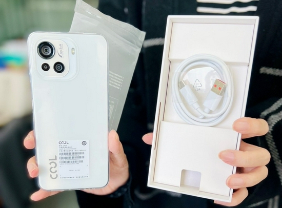 开箱机型:酷派COOL 20 Pro 8GB+128G内存,颜色为初晴雪