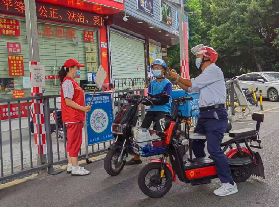 工作中的徐美华