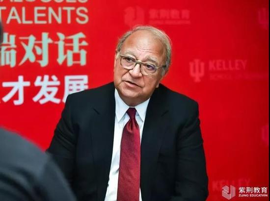 印第安纳大学Kelley商学院高级副院长Ash Soni接受记者采访