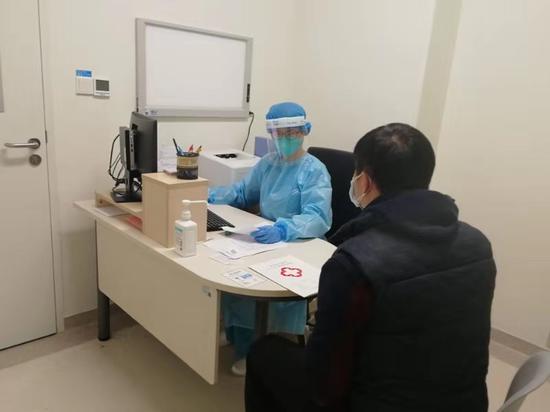 汤全珍在发热门诊