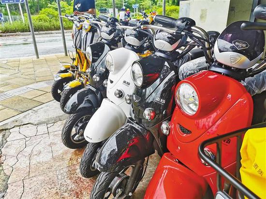 宝安区一家电动车销售店已经全部更新为国标车。