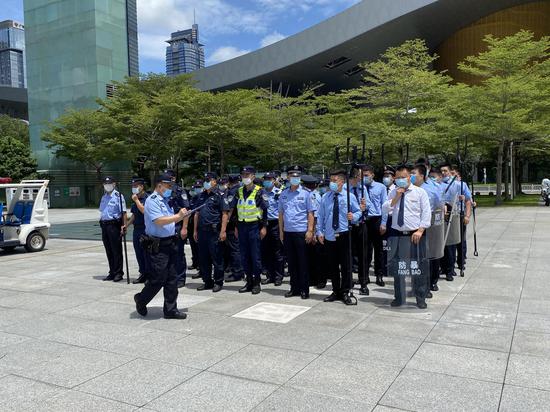 民警组织联勤联动单位开展应急拉练