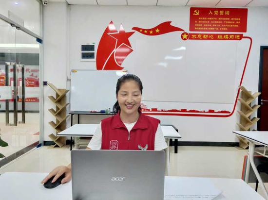 讲师鲁乜芽在视频教学