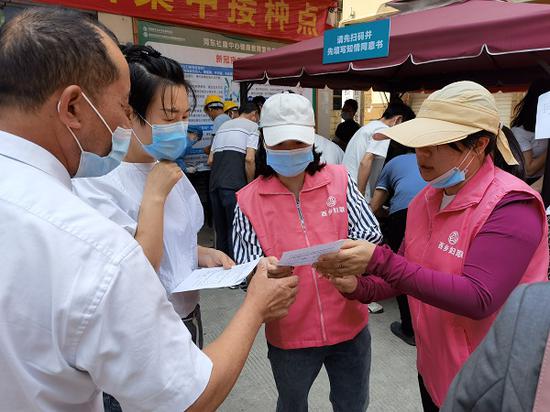 河东巾帼志愿者宣传疫苗接种