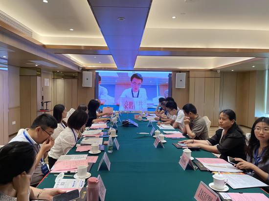 企业代表与学校举行线上座谈会
