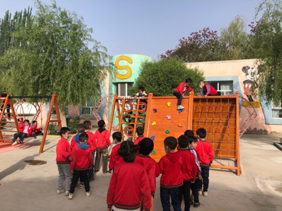 在新疆援助的幼儿园体育设备