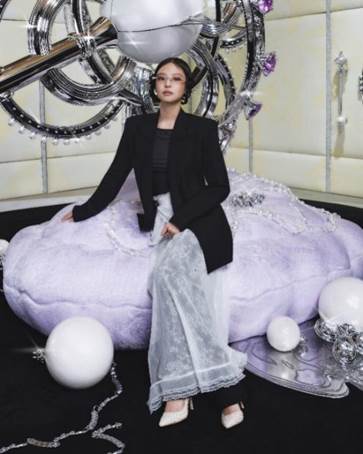 JENNIE亮相HAUS DOSAN