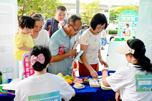 “夏日公卫游园活动”健康摊位“客似云来”
