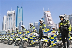 深圳交警铁骑队授旗上路 首日巡逻查处交通违