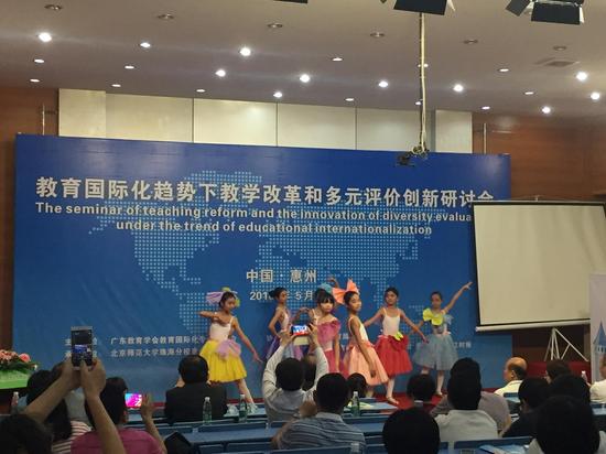 学生表演