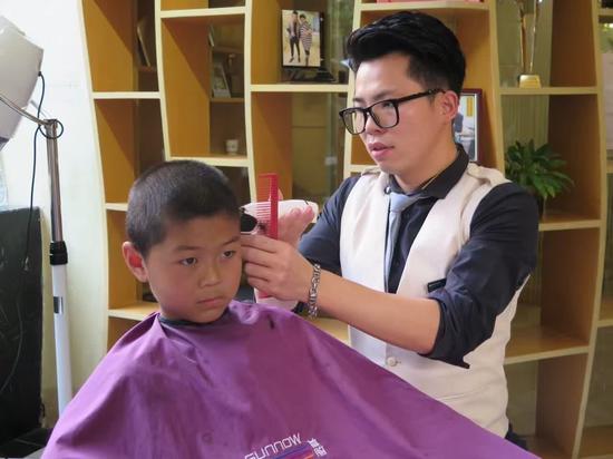 首脑美业:让大山的孩子来深圳看海