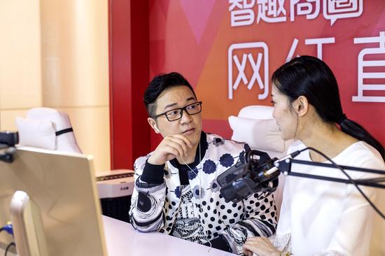 首个商圈网红直播间落地海岸城 网红佳丽联手