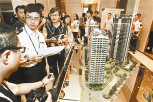 稽查局执法人员在现场进行核查