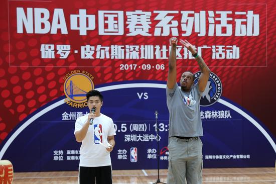 NBA超级巨星保罗-皮尔斯现身大运中心