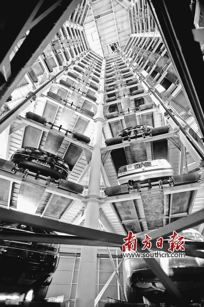 立体车库能在单位面积的停车场内成倍增长停车位。