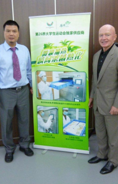 安琪集团董事长梁球胜（左）与邓普顿资产亚洲主席麦樸思（右）