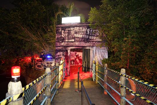 欢乐谷万圣节惊奇开幕 全黑暗体验来袭