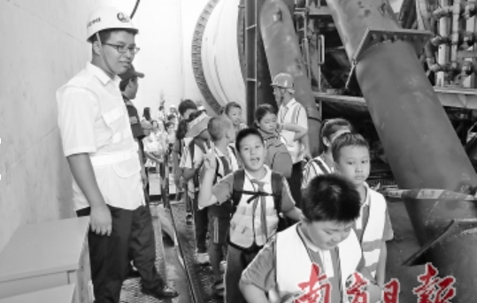 圳部分中小学开展游学教育 到地铁工地感受震