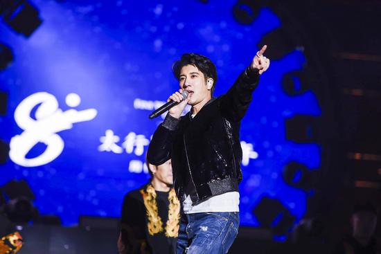 时尚教父TONY携手最强明星阵容 打造2017巨星演唱会