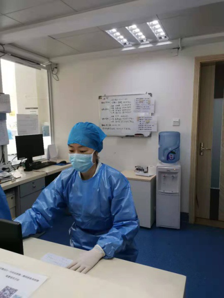 刘爽护士长。