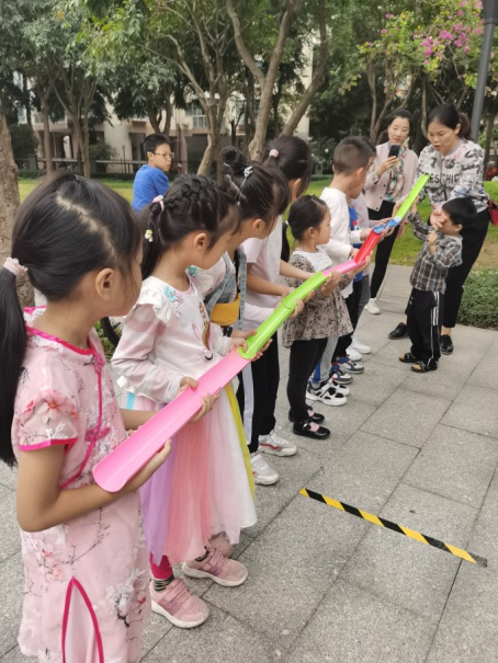 千里传珠团队协作活动紧张进行中