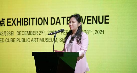 中国美协副秘书长汪帅红宣读中国美协分党组书记、驻会副主席徐里贺信