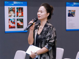 现场观众向嘉宾提问