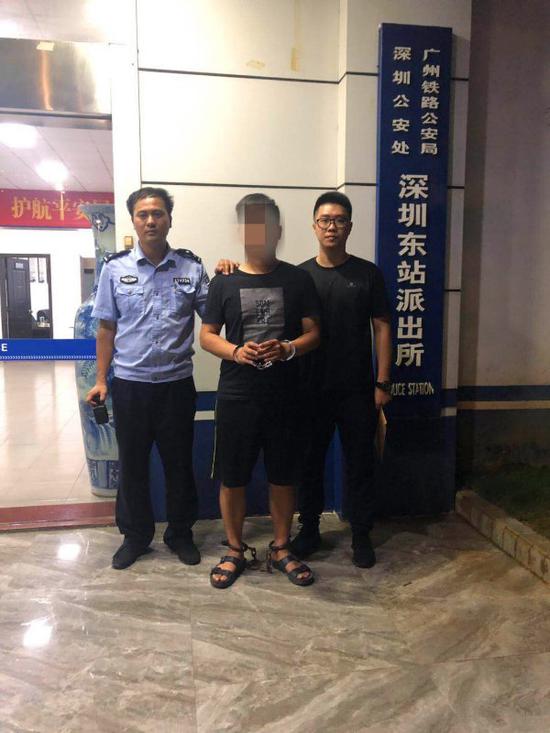 ▲犯罪嫌疑人李某被抓获（图片由深圳东站派出所提供）。