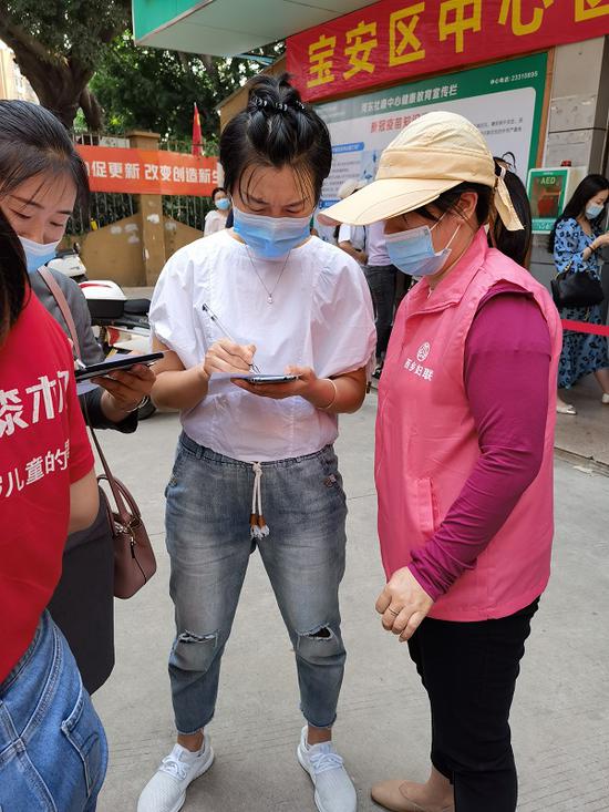 河东巾帼志愿者宣传疫苗接种