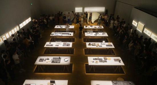 诚品生活深圳4F展演厅 ‘世外’——器物、屏风、绘画作品展现场全景