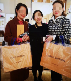 随手买几个奢侈品包包犒劳自己