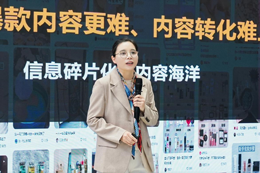 洛可可创新设计集团合伙人、副总裁、洛客CEO 徐微
