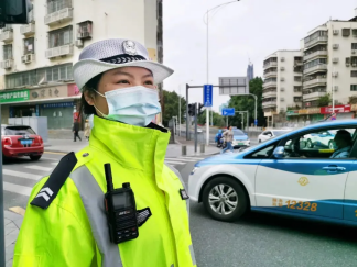覃妹，26岁，广西河池市人，深圳市公安交警局罗湖大队协警员。2022年2月5日，摄影：李源