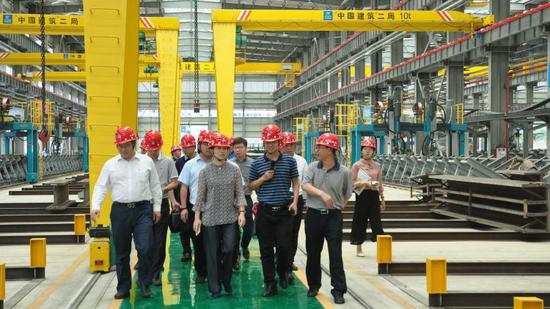 Δ2018年5月11日，宝安区区长郭子平调研考察宝龙产业转移园入园企业。