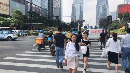 ▲新交规实施首日,全市整体交通状况良好。