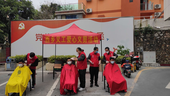 理发组爱心义剪,服务民生线