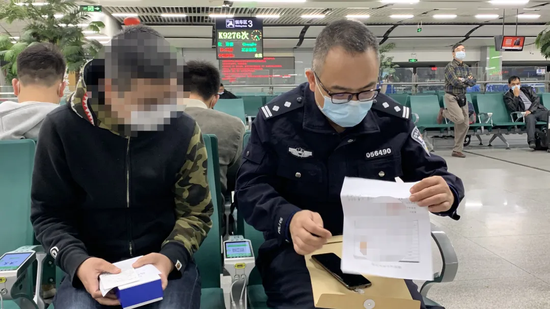 民警助张某返乡团圆