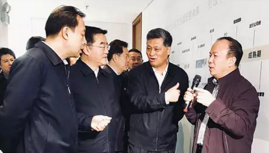张庆伟书记、马兴瑞省长、陆昊省长(原)与前海创投孵化器董事长汤大杰 亲切交流