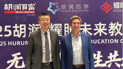 左阳与胡润合影