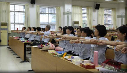 图：荔园小学南北校区--教师职业病预防与康复锻炼