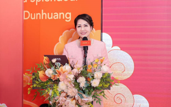 图:六福集团执行董事兼营运总裁王巧阳女士为本次新品发表致辞