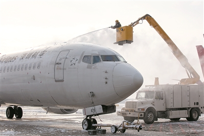 航空公司时刻监控天气变化，保障航班安全运行。