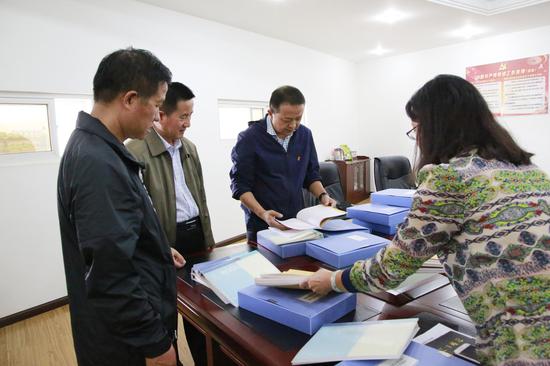 楚雄市委常委到楚雄法院督促指导党建工作