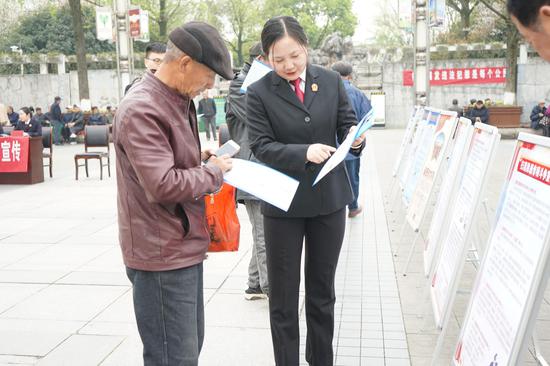 广德法院联合县检察院开展扫黑除恶宣传活动