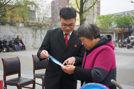 广德法院联合县检察院开展扫黑除恶宣传活动