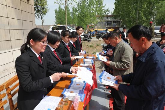 法治宣传活动现场