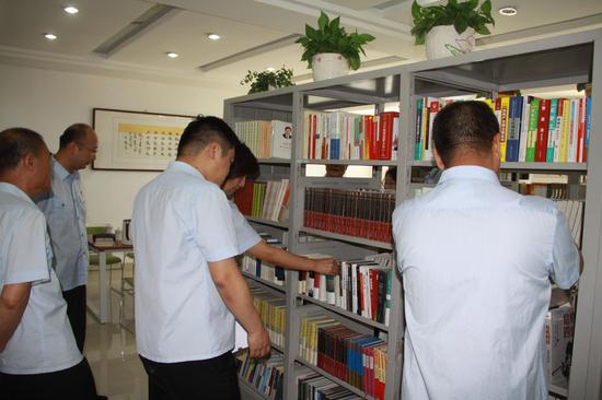 前旗法院举行旗图书馆法院分馆正式揭牌仪式