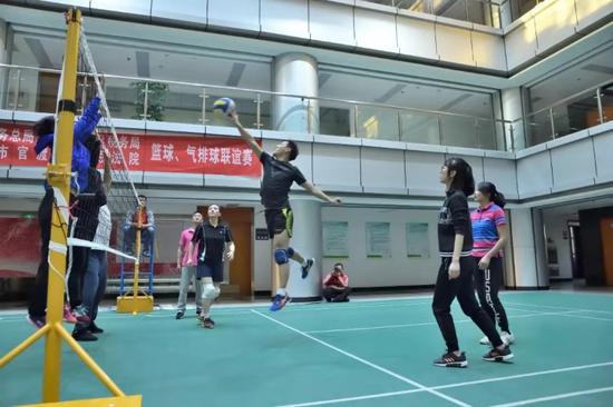 官渡法院和官渡税务局开展篮球、排球联谊赛