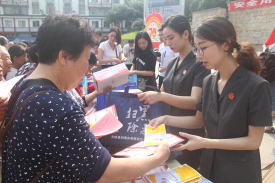 �ɾ���Ⱥ�ڷ���ɨ�ڳ�����������