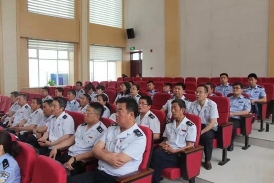 黎城县法院:公安干警和地税干部旁听庭审